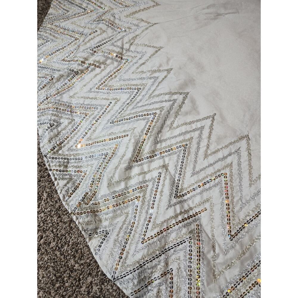 Tahari White W Gold Silver Metallic Accents Tree Skirt 52" Tie